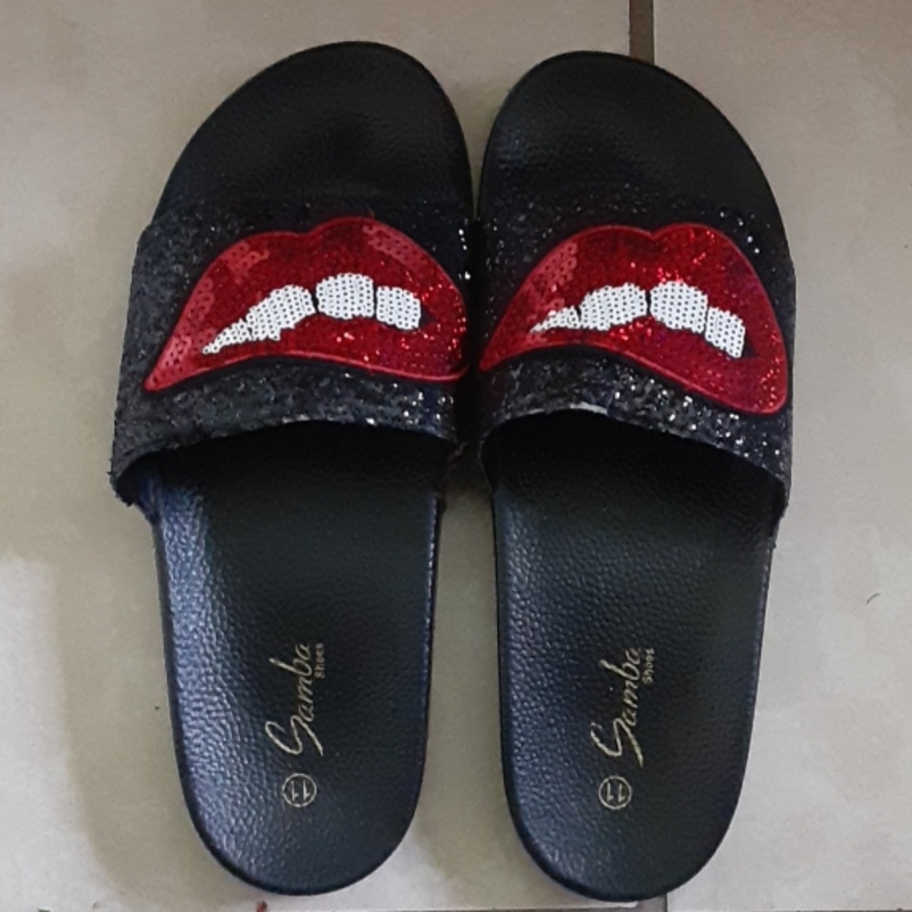 Lips slides